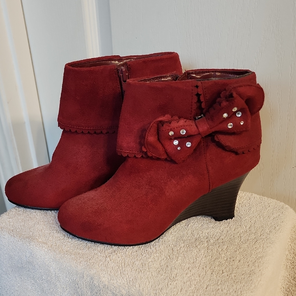 Elegant Red Ankle Boots with Bow Detail